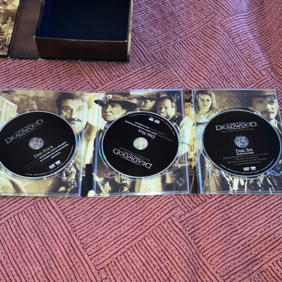 Deadwood: The Complete First Season 6 DVD box set - Picture 9 of 13